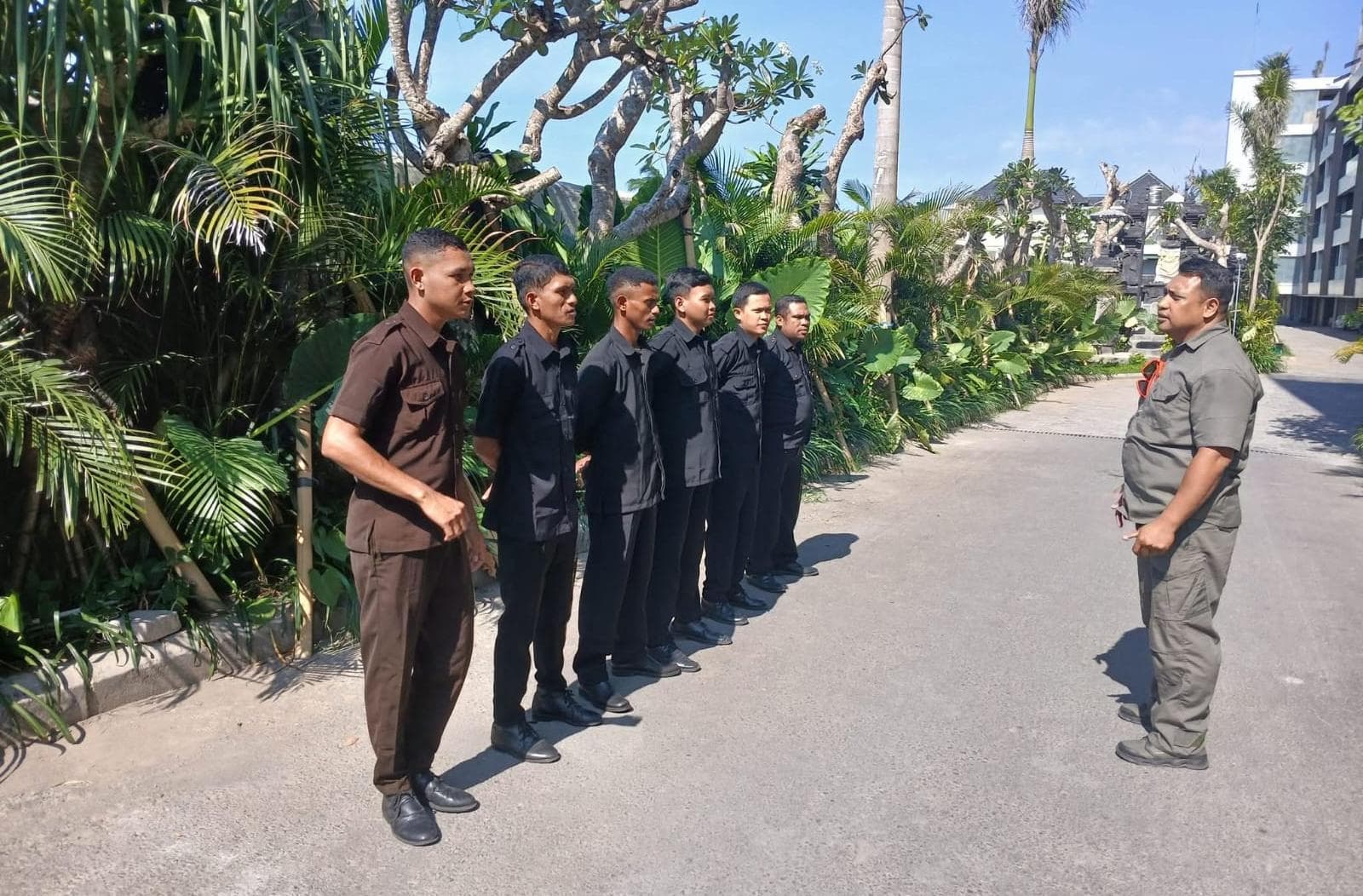 Tim Alfa Protect Utama mengikuti pengarahan lapangan